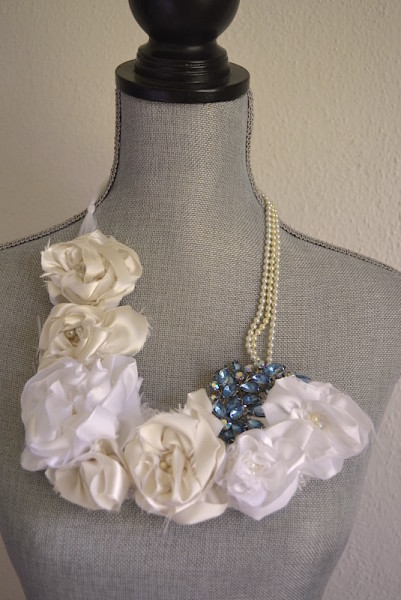 Whites Flower Necklace, Fabric Flower Necklace, Bridal Jewelry, Bride, Wedding Jewelry, White Fabric Flower Necklace