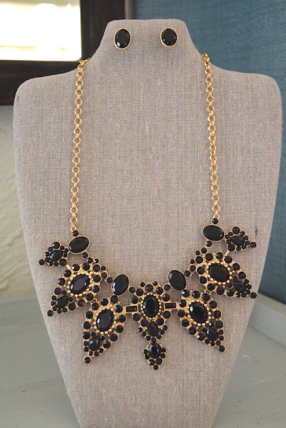 Black and Gold Necklace Set, Black Jewelry, Necklace and Earrings, Black Necklace and Earrings, black and gold jewelry, Bib Necklace, Black Bib Necklace