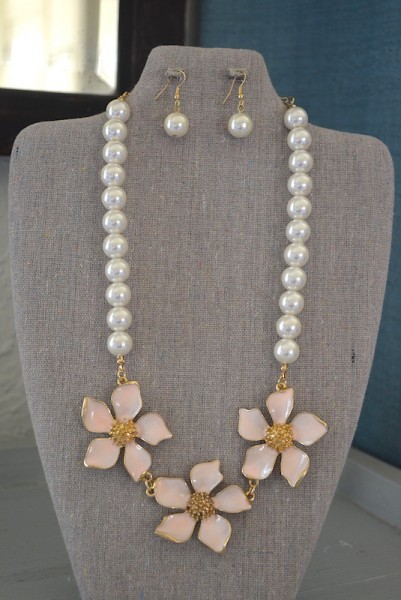 Pink Flowers Necklace Set, Pink and Pearls Jewelry,Pink Flowers,Pearl Necklace and Earrings,Necklace and Earrings,Metal Flowers, Pale Pink Flowers