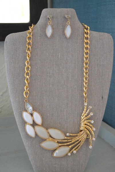 White and Gold Necklace Set, White Jewelry