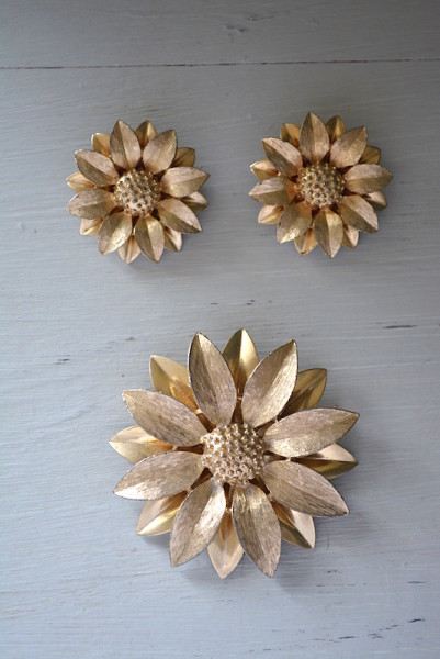 Gold Flower Brooch Set,Sarah Coventry, Sarah Coventry Brooch and Earrings, Signed Sarah Coventry Jewelry, Gold Flower Jewelry