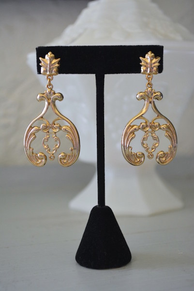 Gold Scroll Earrings, Scrolls Earrings,Gold Earrings, Scroll Earrings, Scrolling Earrings, Jacobean Earrings,Gold Drop Earrings