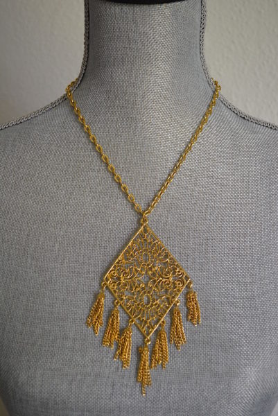 Gold Fringed Medallion Necklace, Fringe Necklace, Gold Fringe Necklace, Gold Medallion Necklace, 1970's Jewelry