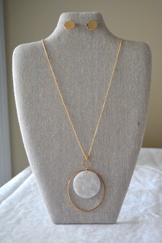 White Shell Necklace Set, Necklace and Earrings, White Shell Jewelry, Gold and White Jewelry, White and Gold Jewelry, Shell Jewelry